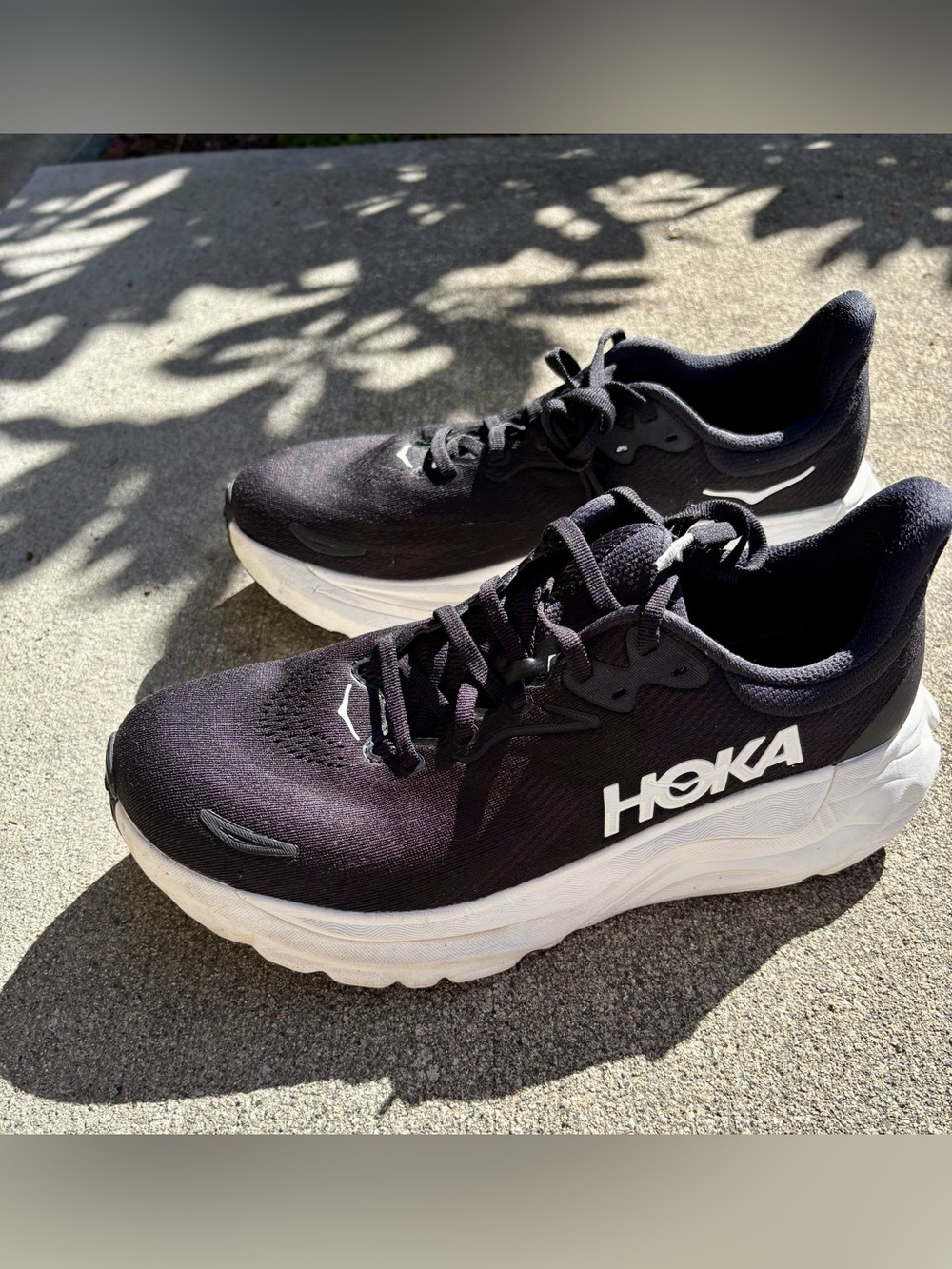 Hoka Arahi 8 Athletic Shoes Black & White Women’s US 9.5